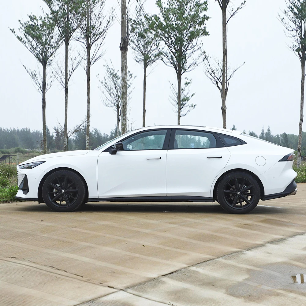 Fast Shipping Cheap gasoline car Changan Uni V Panoramic sunroof Changan Uni-V 2025