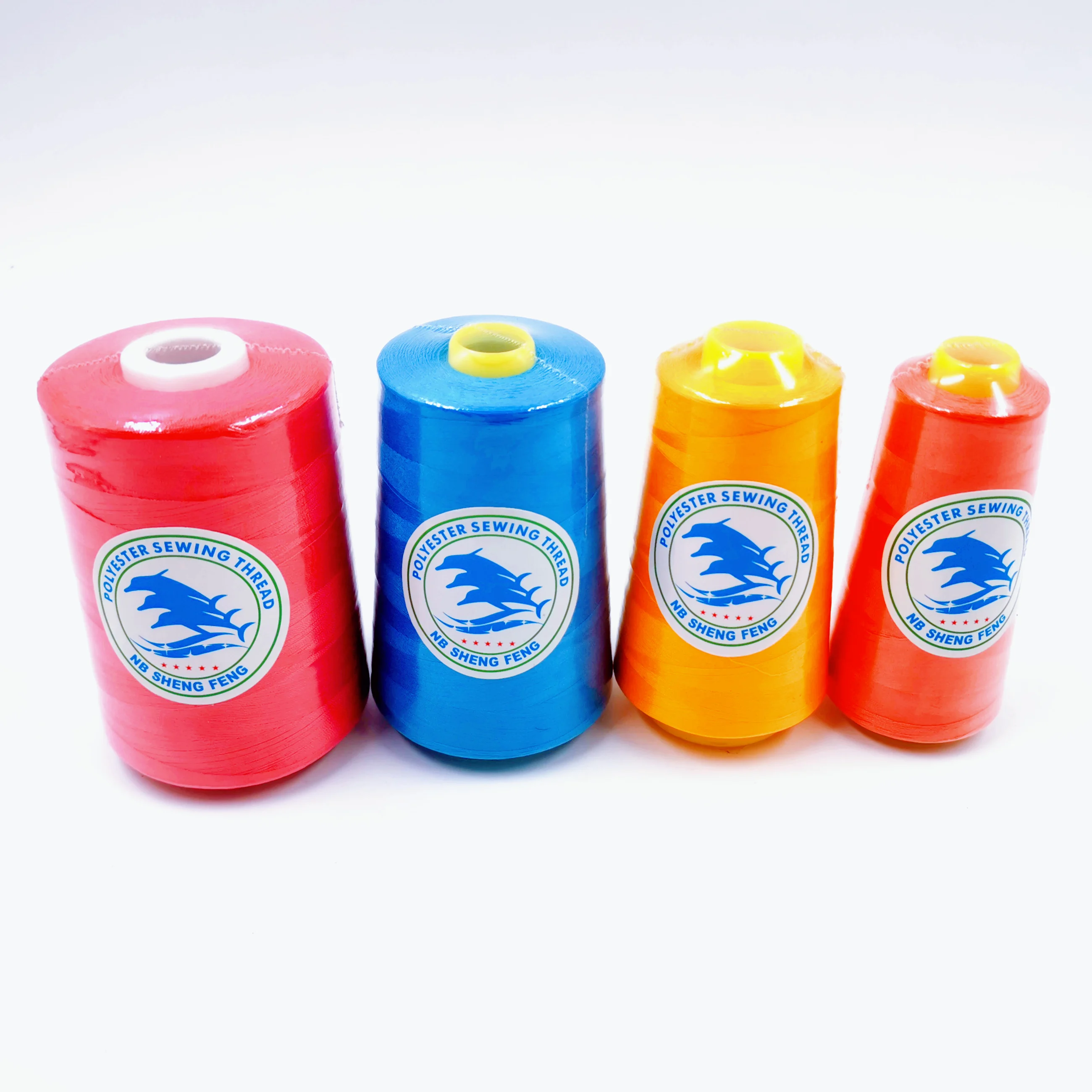 Оверлок из 100% полиэстера, резьба 40/2 2500 м