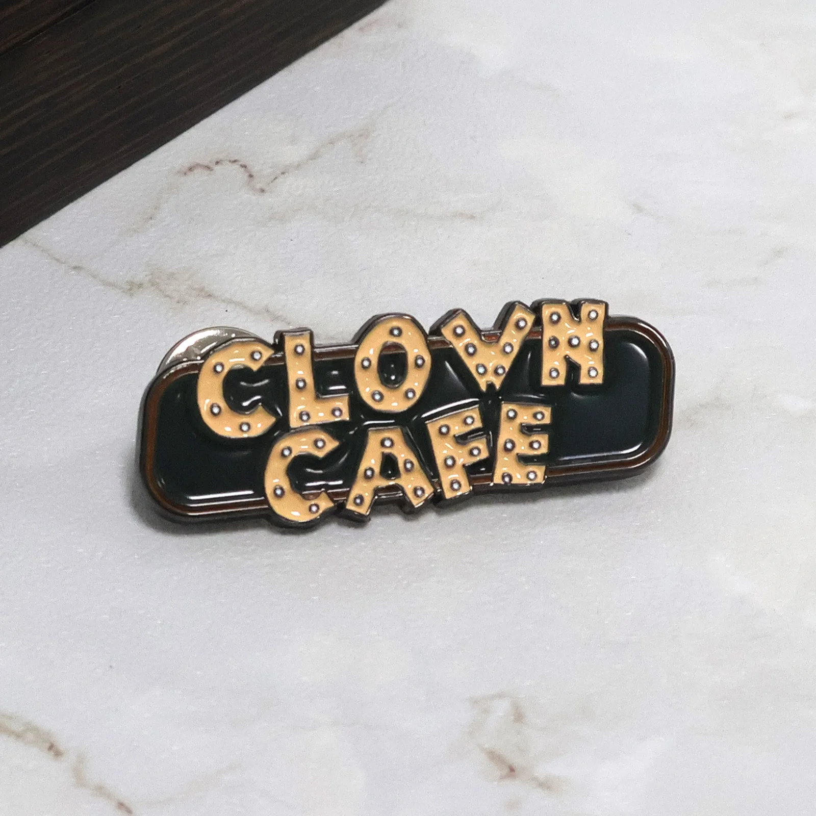 Embossed Tag Plate Zinc Alloy Letter Custom Logo Rivet Metal Label Plaque for Clothes Coat Handbags