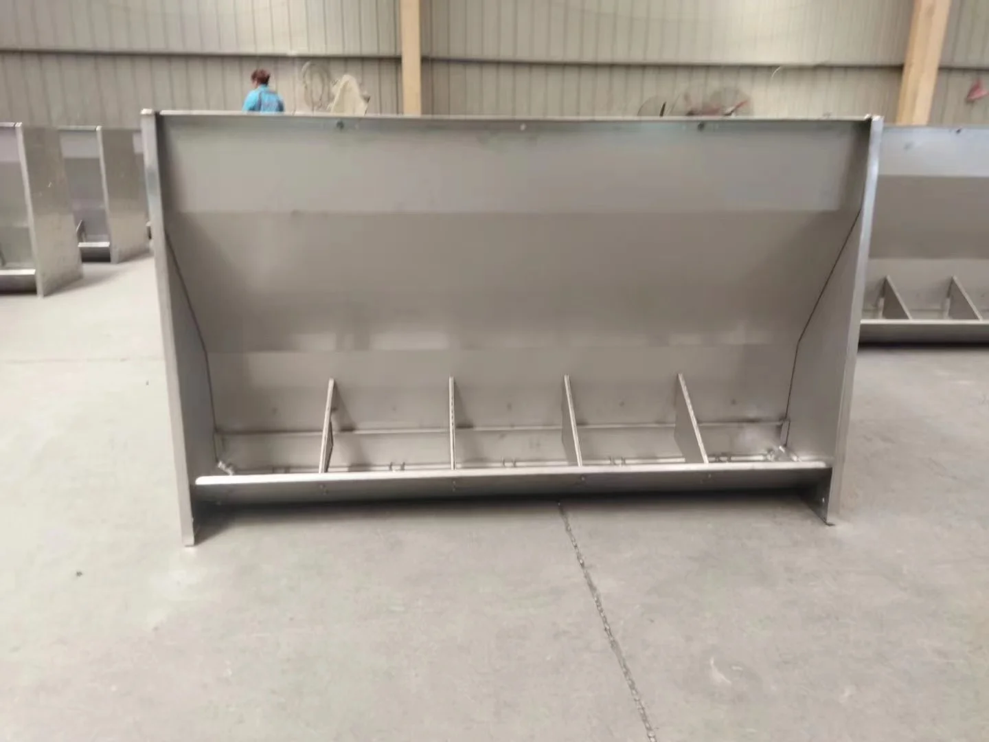 304 Stainless steel single side 5 hole nursery pig feeder used for pig feeding system in pig farm