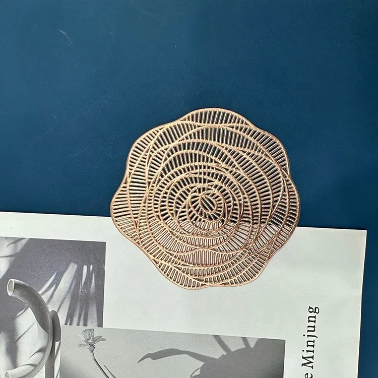 Wedding Decoration Color Desk Pad Rose Shape Plastic Dinner Plate Table Mats Luxury Gold Pvc Placemats For Dining Table
