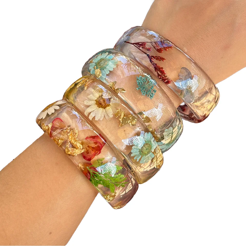 2025 Popular Leisure Resin Bangle Bohemian Colorful Romantic Dry Flower Transparent Wide Acrylic Bracelet for Women