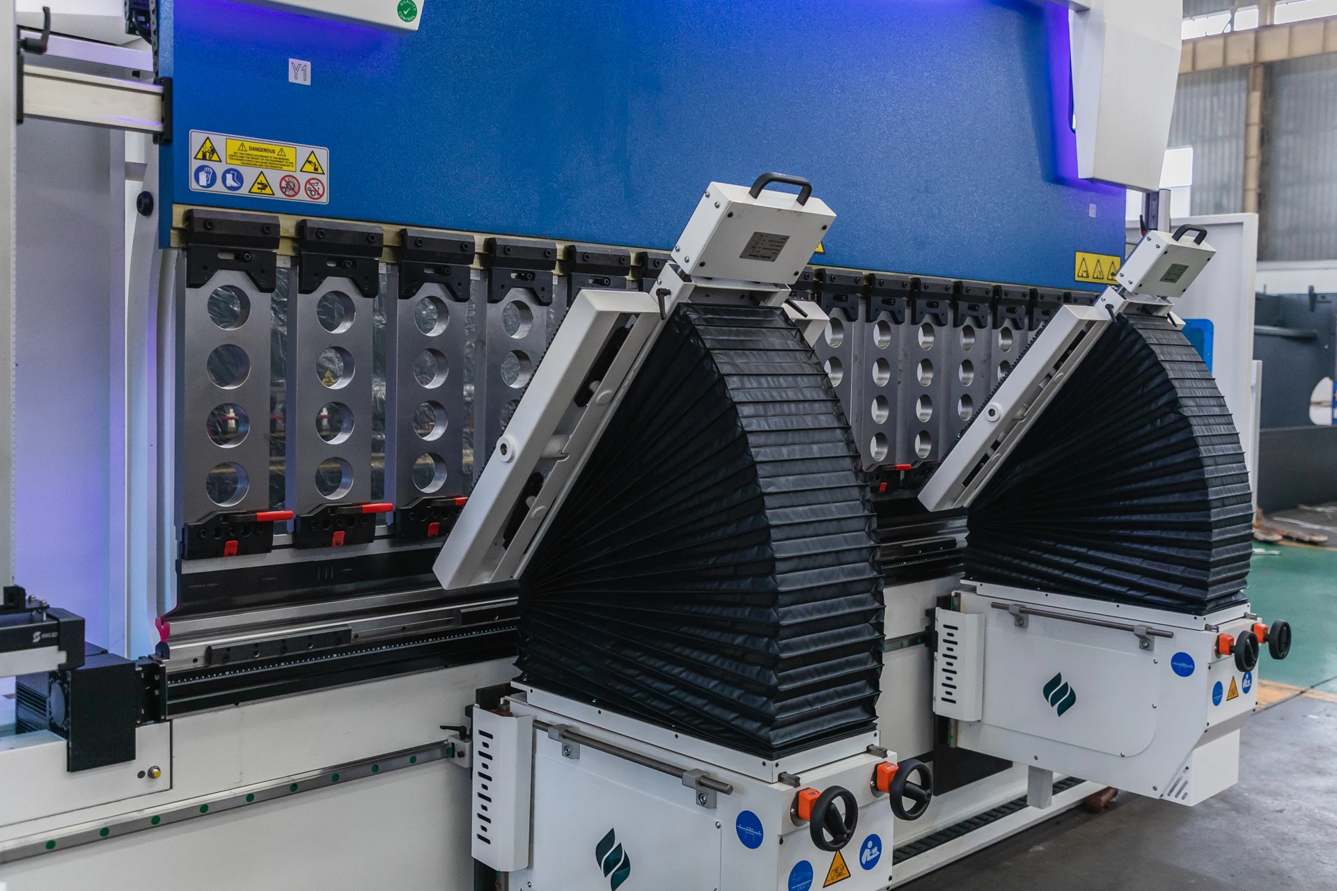 ACCURL bending customized machine with servo motor press brake machine