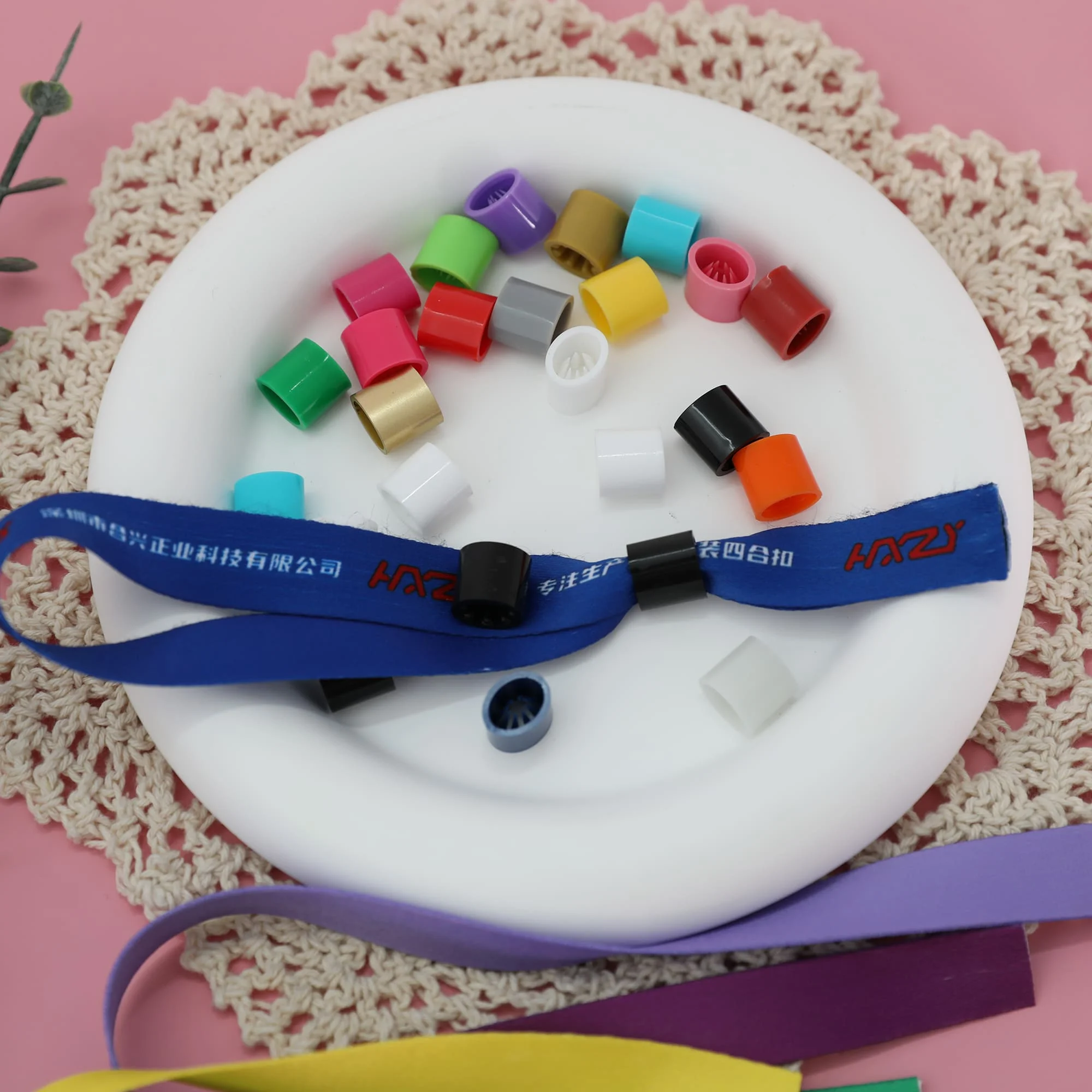 Custom Wrist Band Plastic Fabric Clip Slide Wristband Lock Textile Festival Woven Wedding Disposable Fabric Wristbands Locks