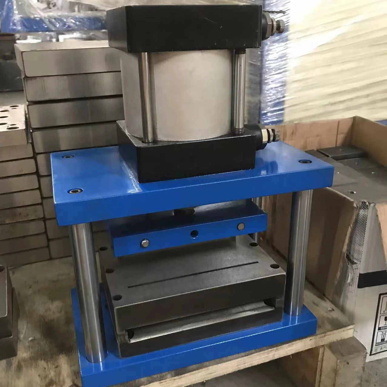 PVC   Vertical Blinds Pneumatic Cutting   punching   Machine