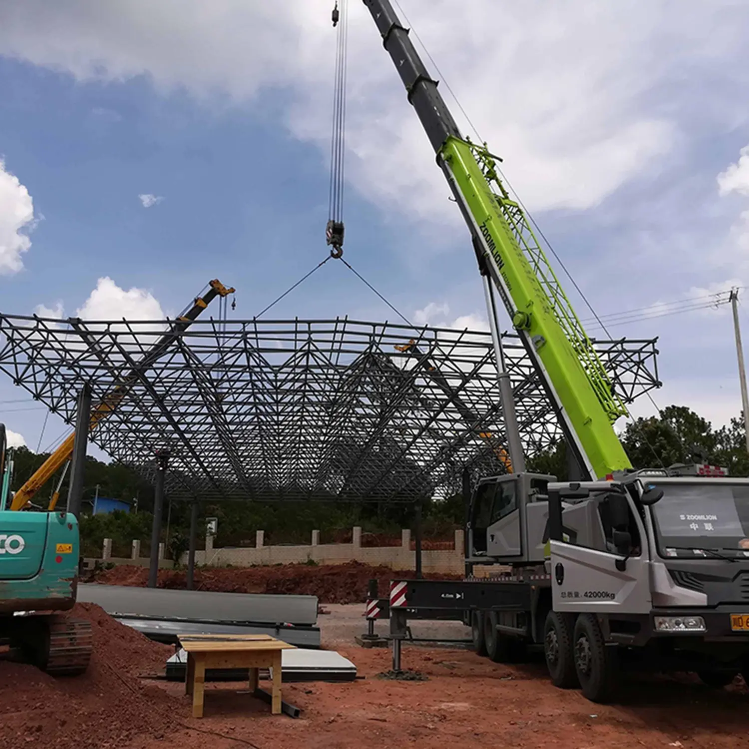 Industrial Design Prefabricated Comercial Building Materials Stable Gas Station Prefabricated Steel Roof Frame