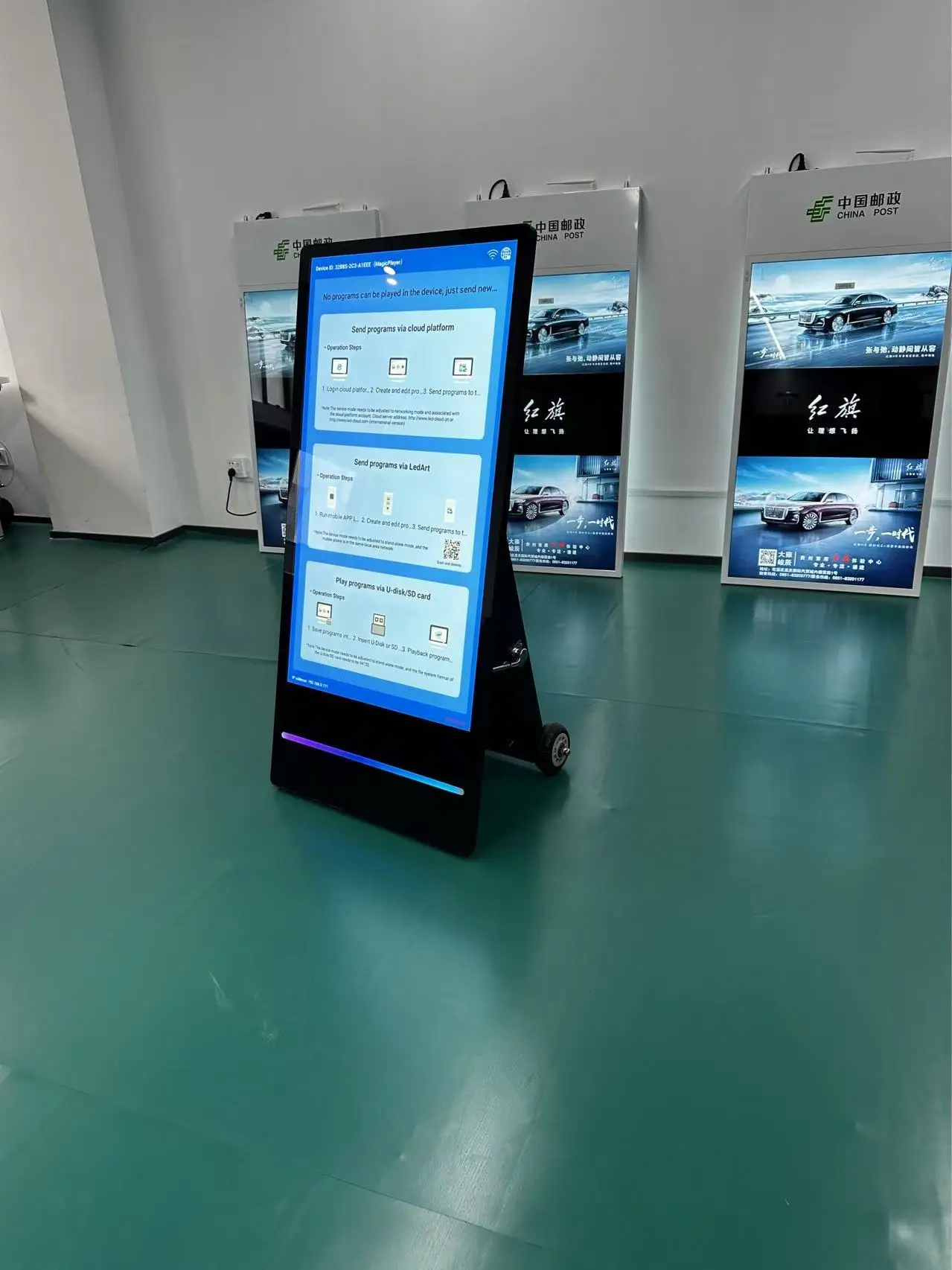 Factory Direct Outdoor waterproof 43 inch portable 70AH battery 1500Nit Portable 16 hours Android lcd advertising kiosk poster