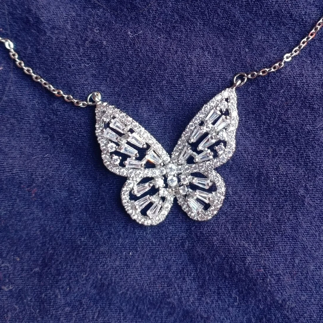 Wholesale women simple jewelry silver color cz butterfly necklace