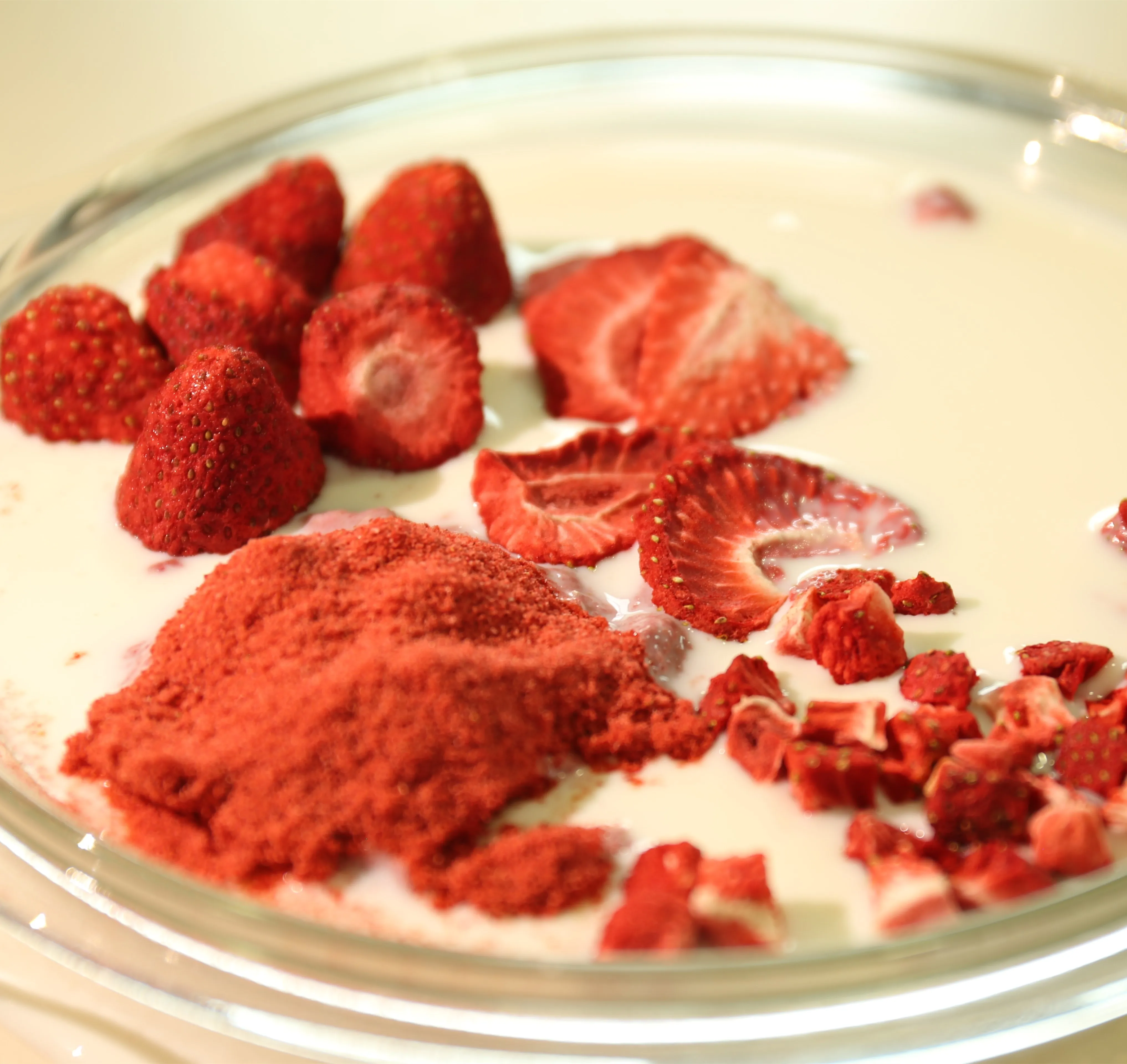 Замороженные сушеные фрукты OEM завод Замороженные сушеные клубники Ломтики/кубики Замороженные сушеные продукты