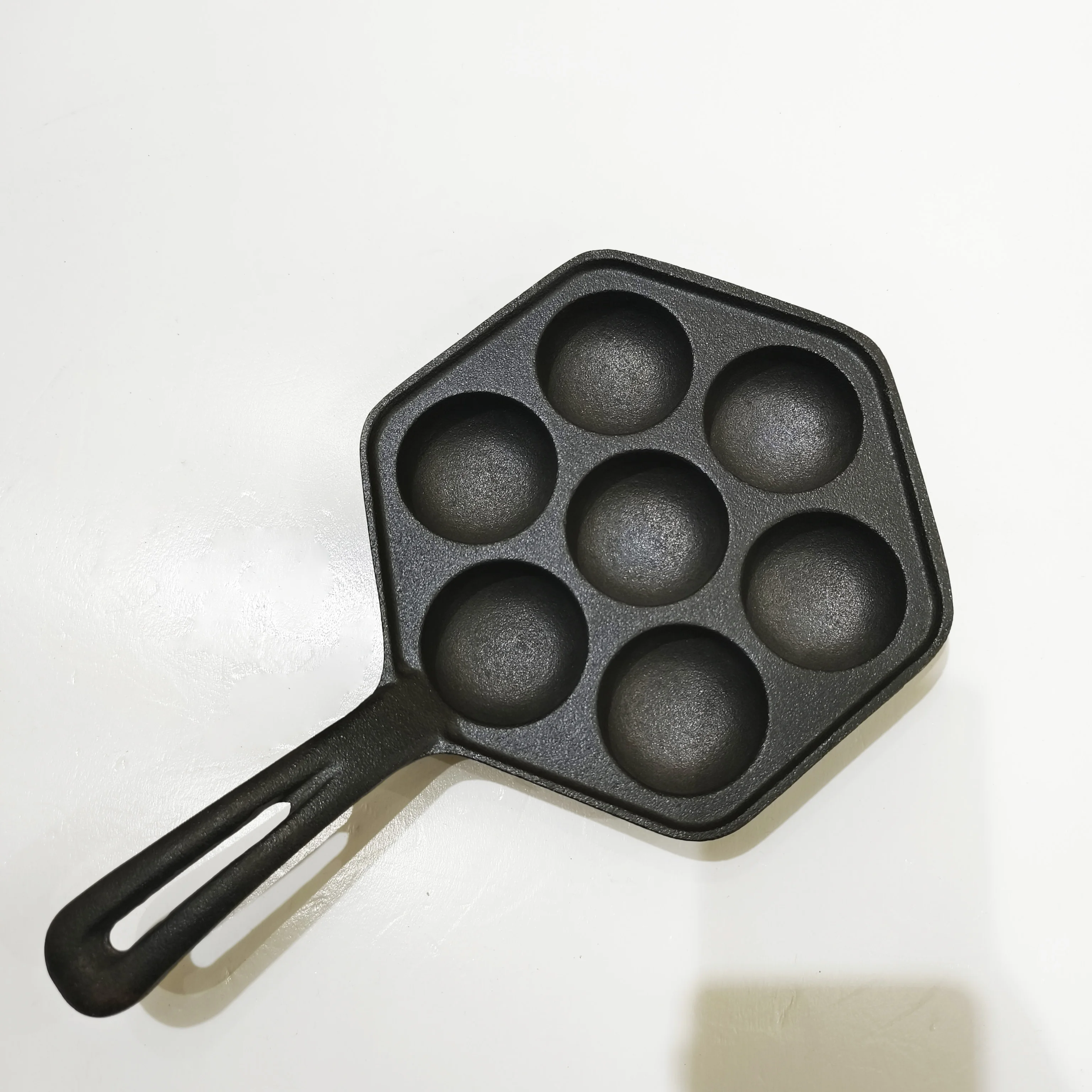 Custom pre-seasoned cast iron  cake fry pan Stuffed Pancake Pan making mini cake muffin pans