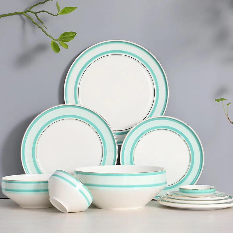 Wholesale bone china dinner set fine porcelain plate and bowls with gold rim dinner set