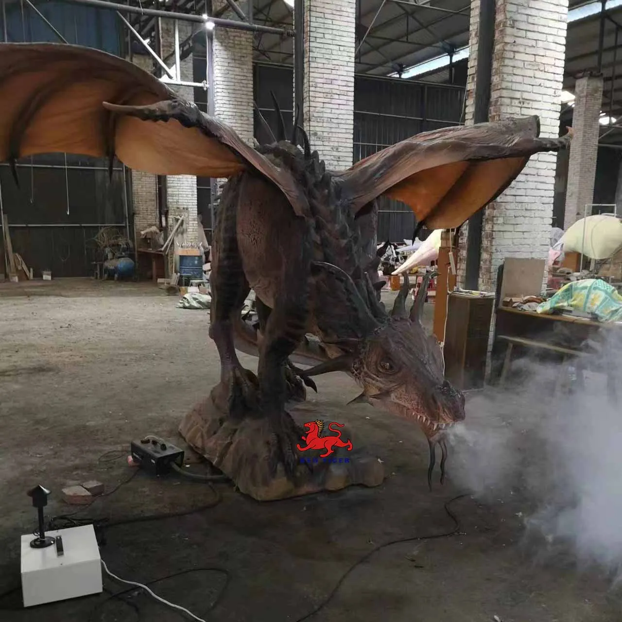 Animatronic realistic western dragon model with wings