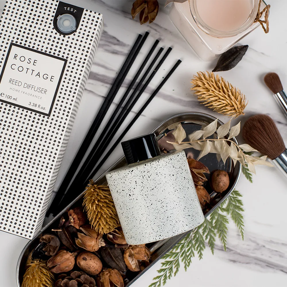 CH Luxury White Black Ceramic Jar Reed Diffuser Sets Custom Scent Essential Oil Stick Diffuser air freshener