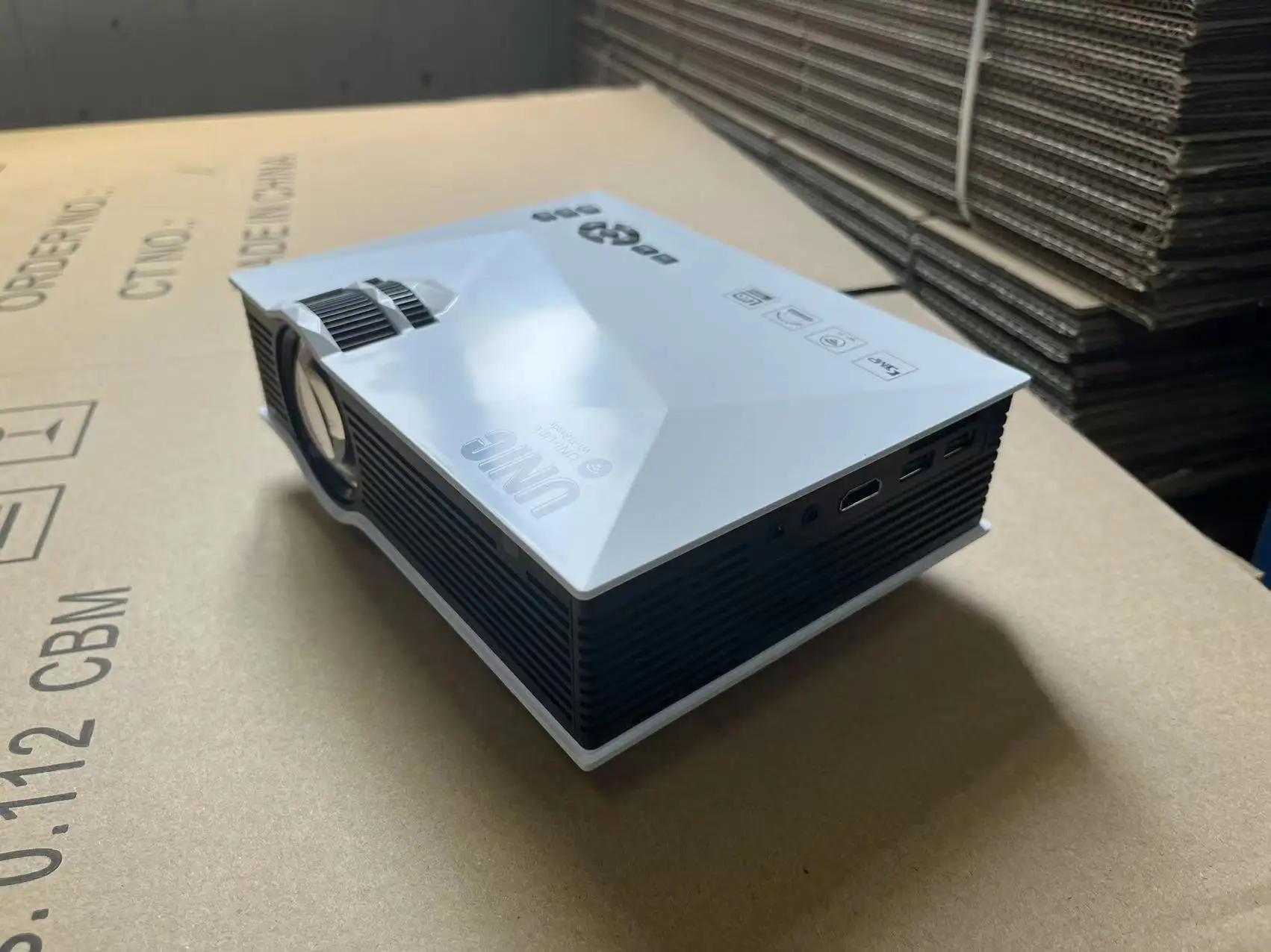 Unic only factory direct sale UC68S mirroring 1080P  smart android laser projector mobile phone proyector wirelles projection