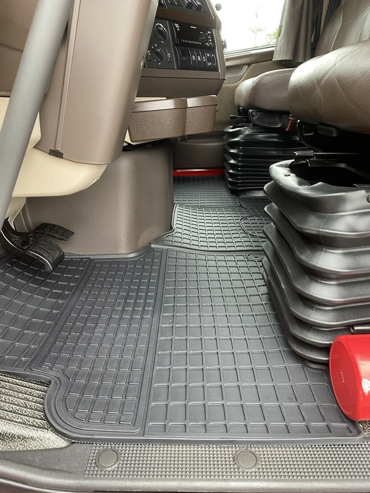 All Weather Durable 2D Latex/PVC/Rubber Truck Mat Car Mat for International 4100 4200 4300 4400 7300 7400 7500 8500 MV607 MV60H