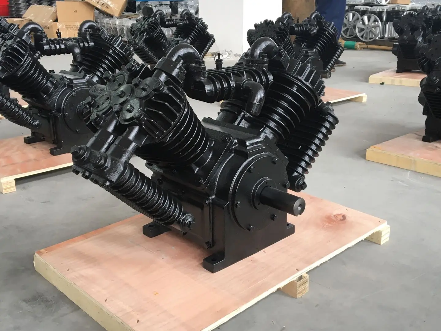 Belt Driven Air Compressors V-1.05 pump 7.5KW/10HP 12.5BAR 2105 piston Air Compressors Pump Head