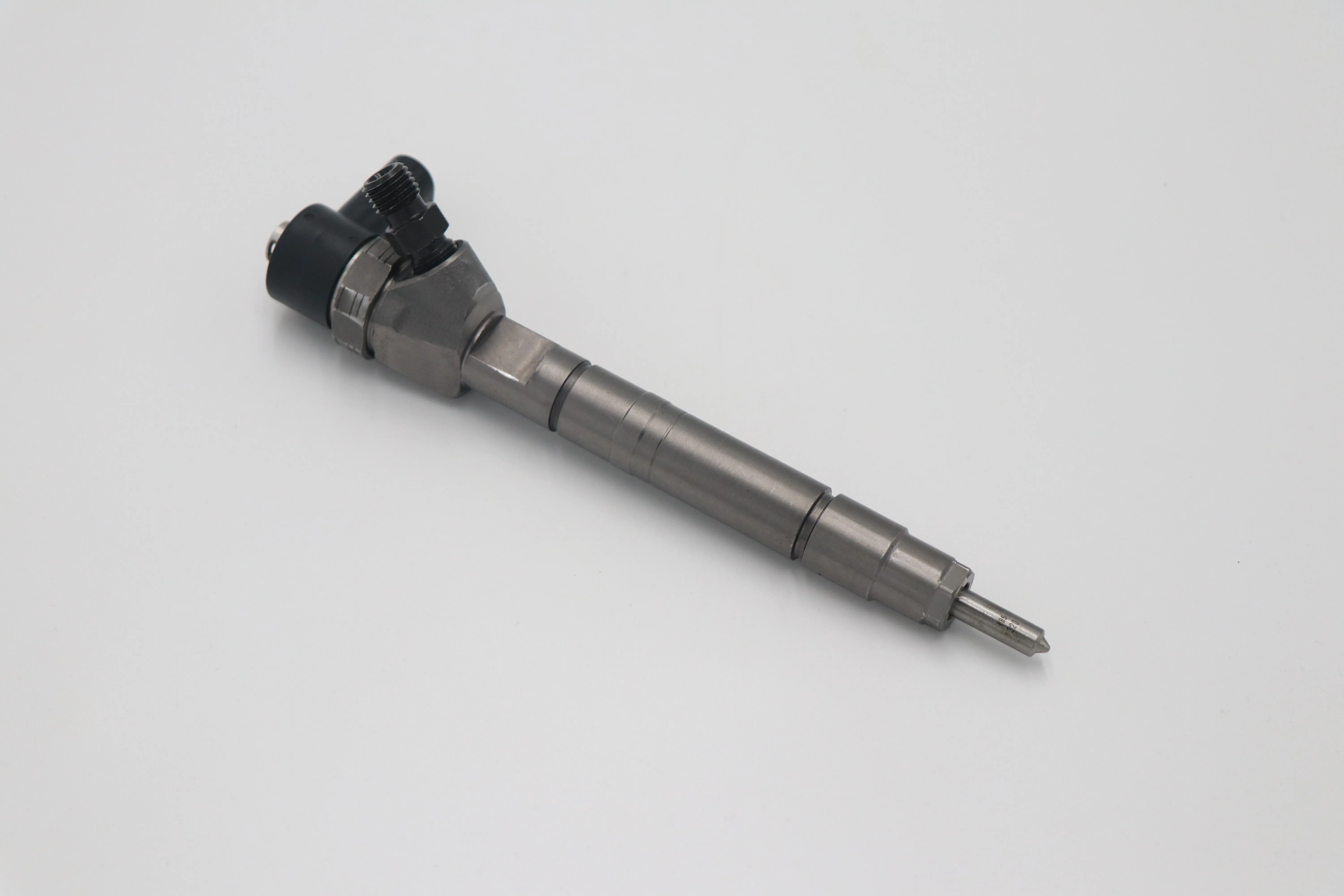 High quality common rail fuel injector for Bosch 0445 110