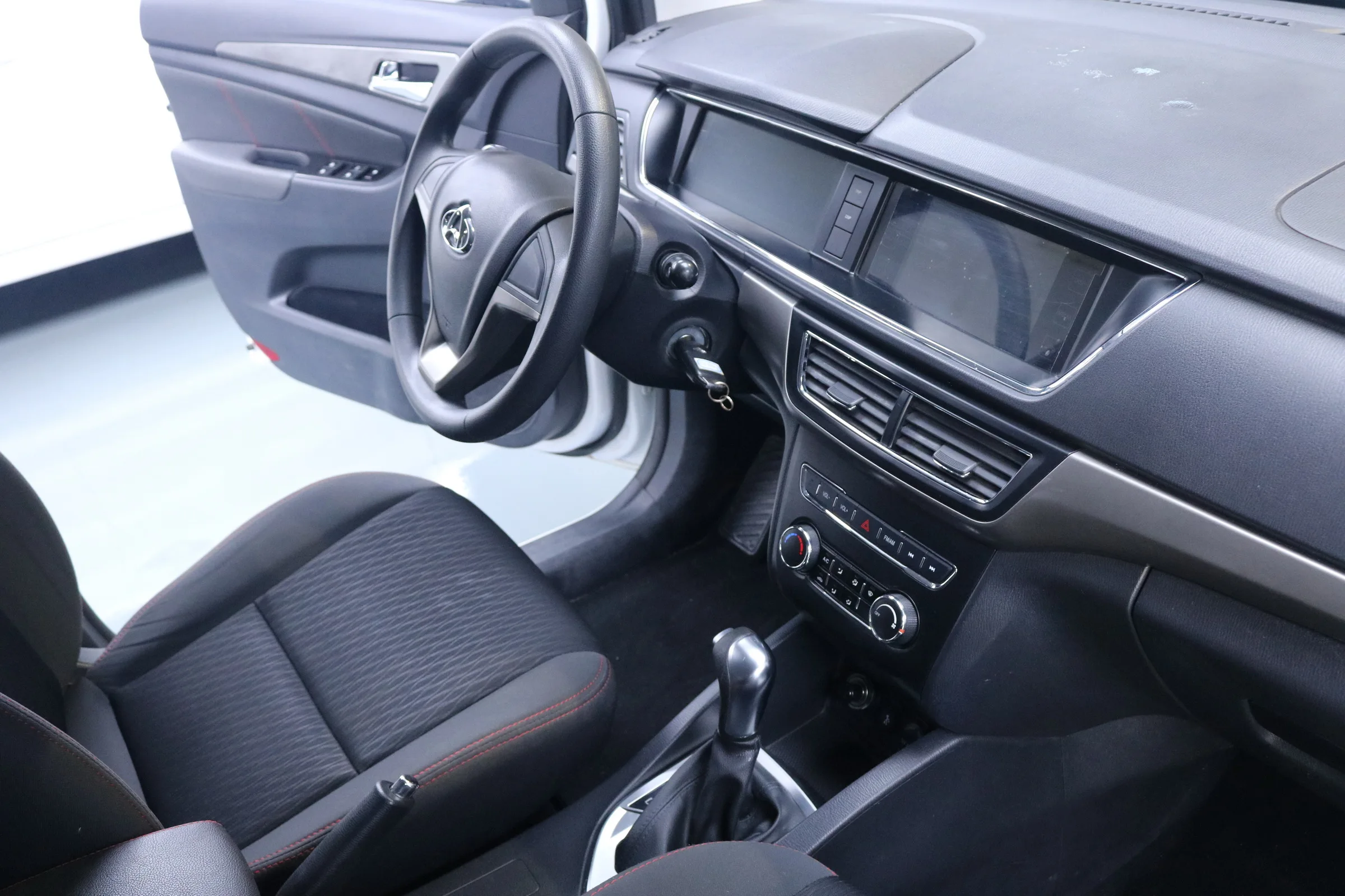 Новый Автомобиль MPV который предназначен для уменьшения углеродного следа и предлагает отличную управляемость производительность