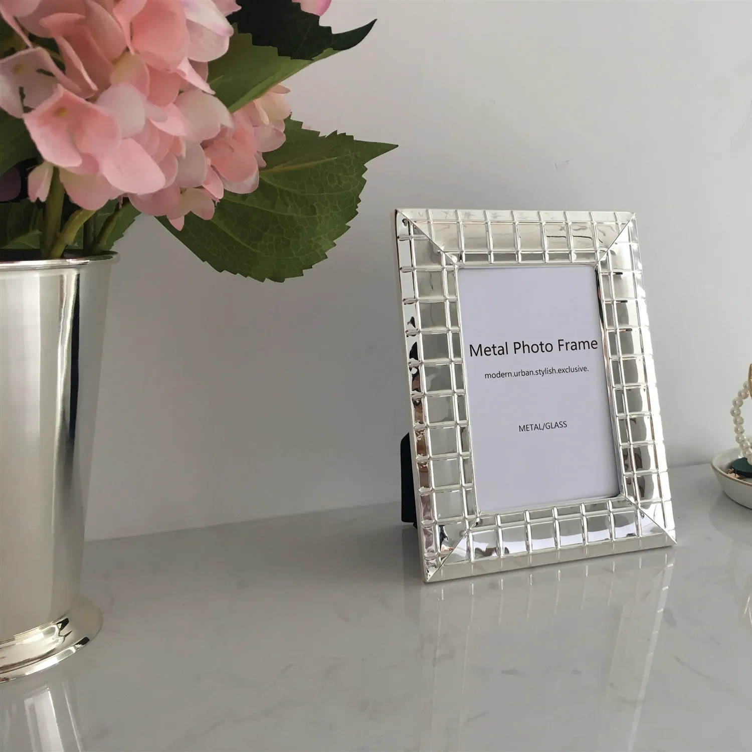 8X10 Factory directly customizes high quality metal photo frame size and card paper for memorial and home decoration