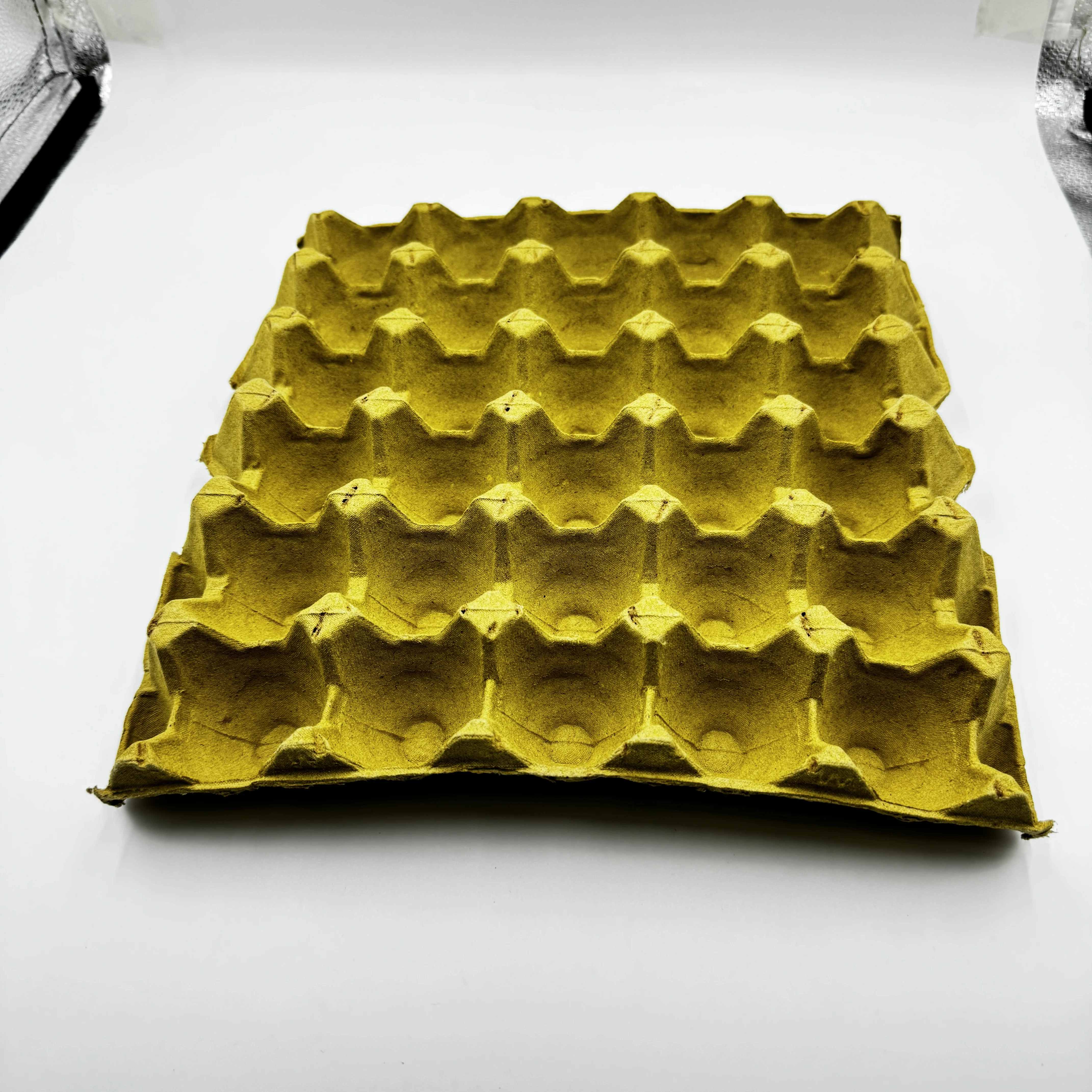 Manufacturers Direct Sales of 30 Pulp Egg Trays Yellow And White Pulp Degradable