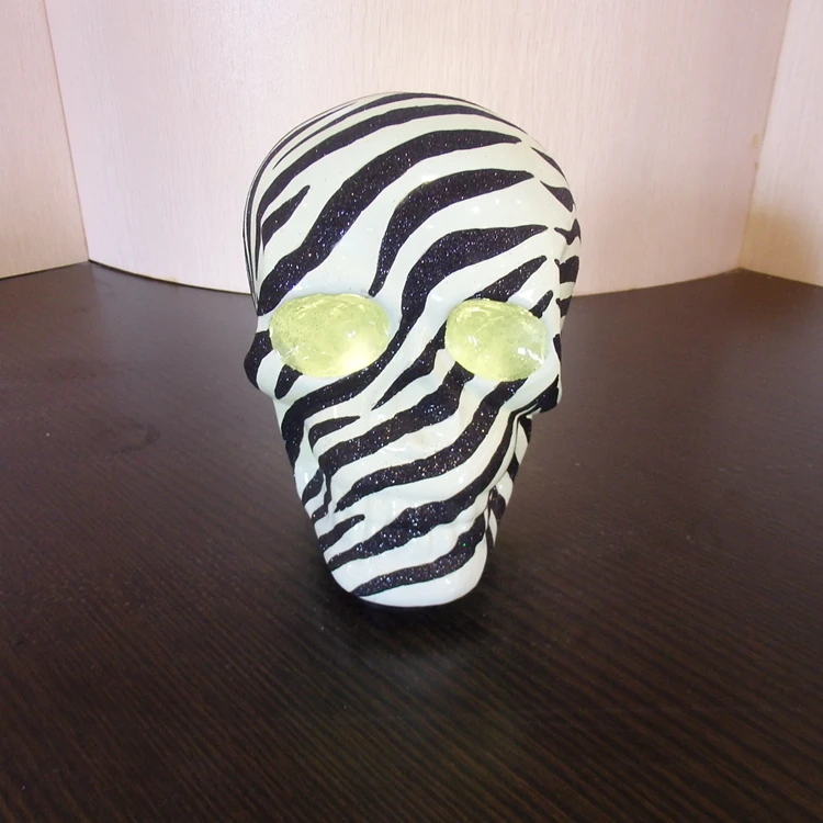 
2020 Western Halloween scary cranium decoration LED lighting realistic haunted house props 