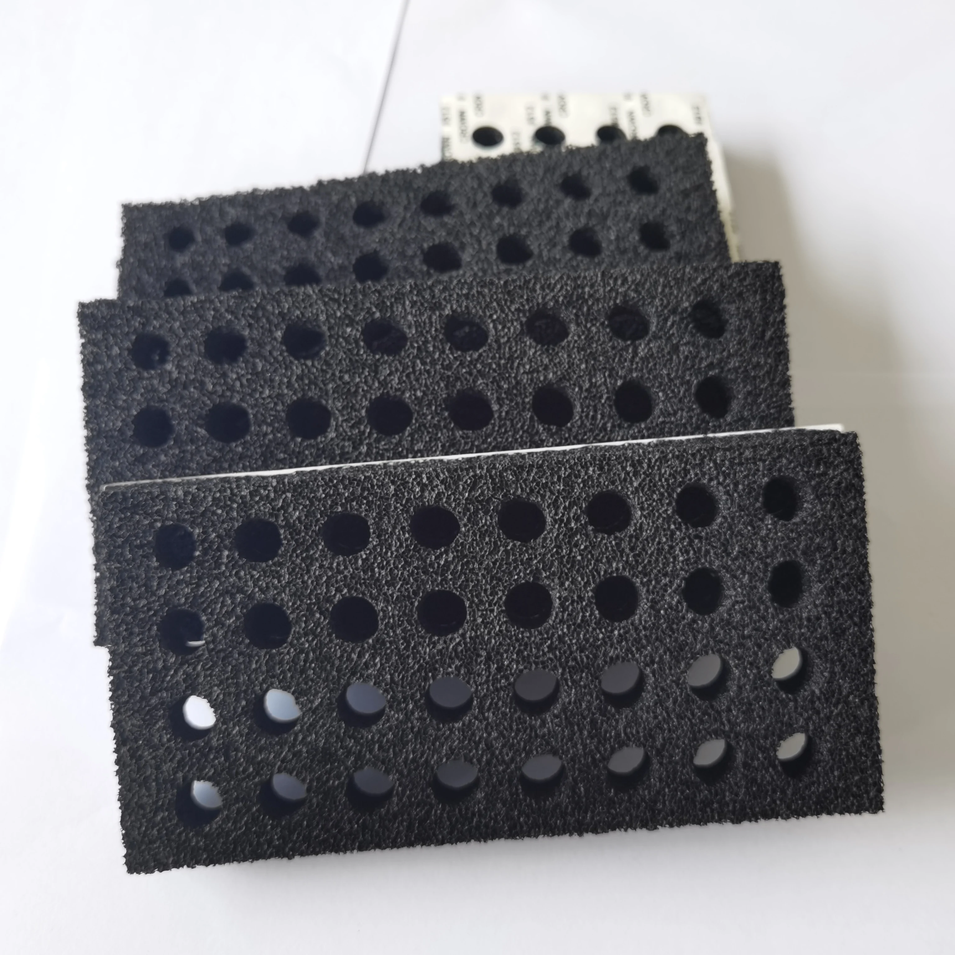 Клейкий термостойкий вакуумный захват устойчивый к коррозии черный уплотнитель из пенополистирола EPDM