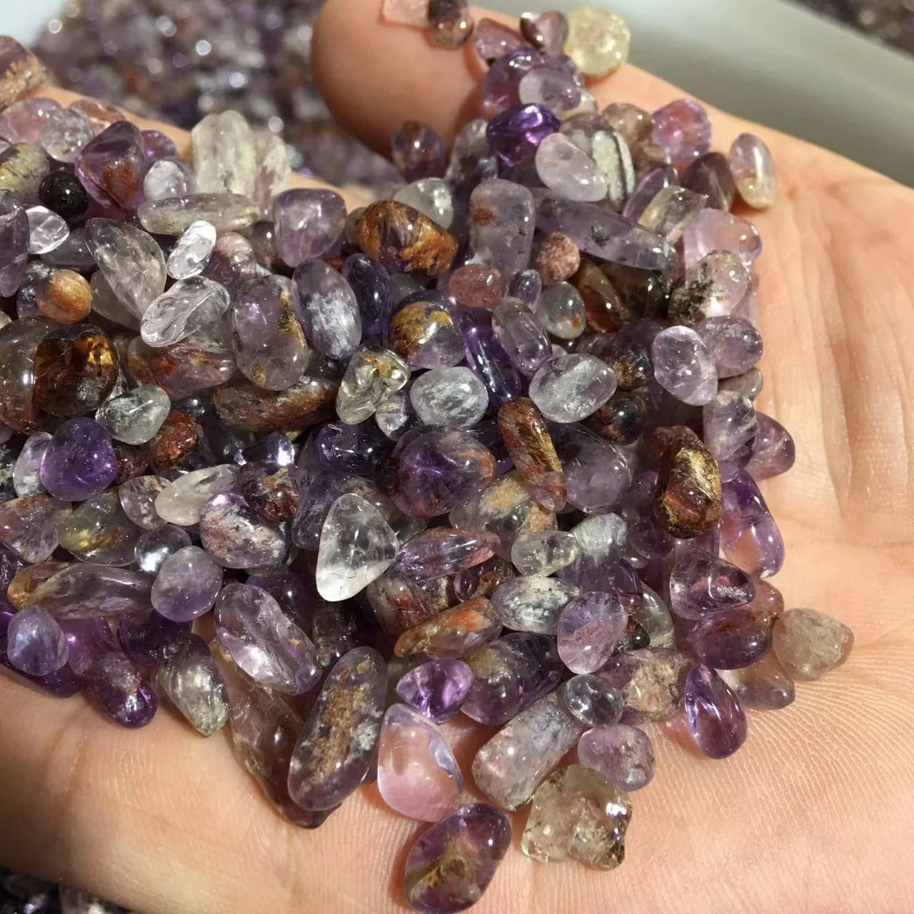 Natural cure for polishing crushed crystal amethyst Phantom quartz Rolling Stone crystal stone price