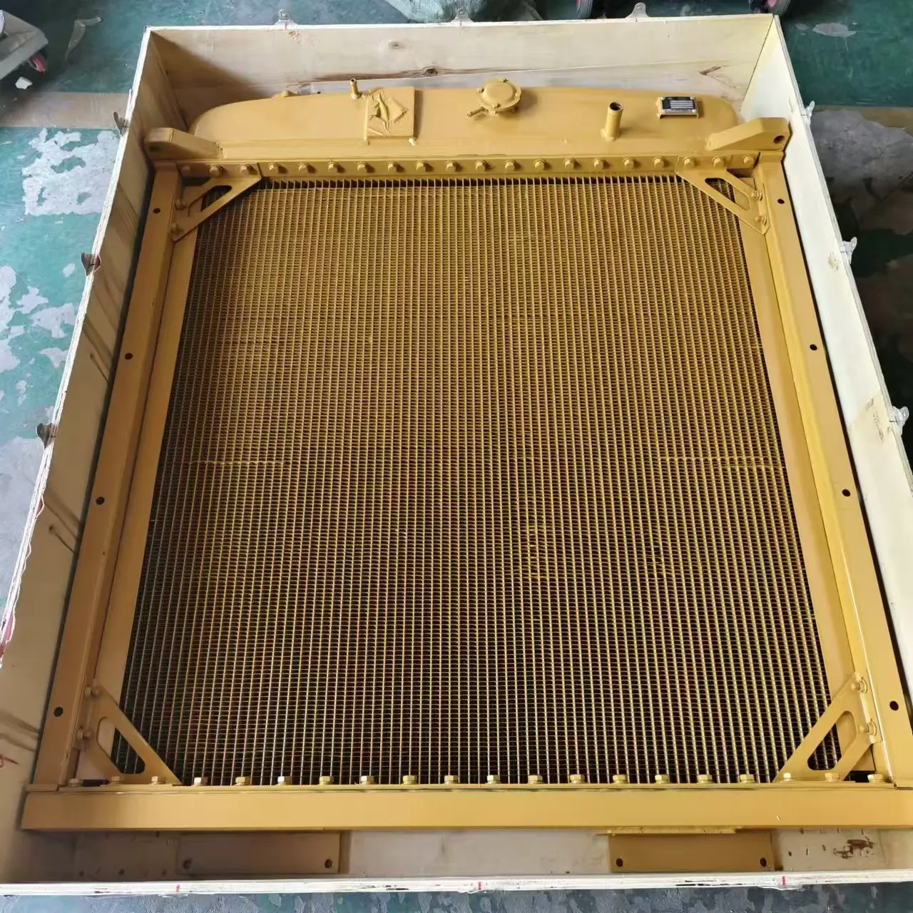 Bulldozer parts 17Y-03-90000 and 154-03-C1001 are used for the water tank radiator of Shantui SD22 and SD22F  Cummins power