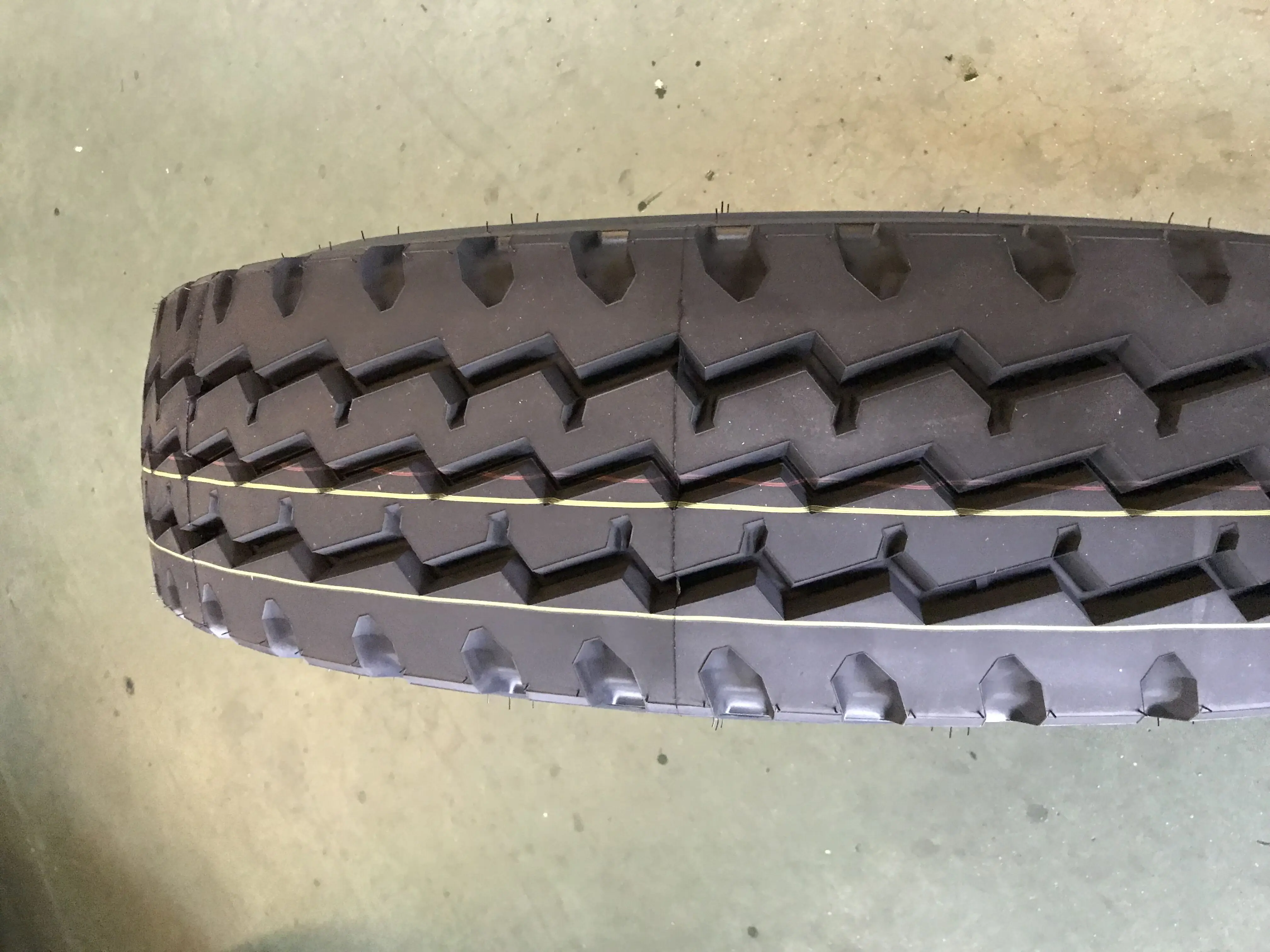 Wholesale Tube Tire HS268 HS801Q Truck and Bus Radial truck Tire 11.00R20-18PR All Position Pattern
