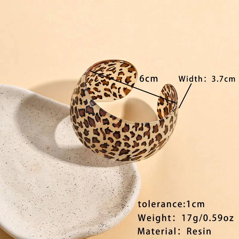 2024 Wholesale Leopard Print C Shape Resin Bracelet Bangles Simple Stripe Acrylic Wide Chunky Open Bangles for Ladies