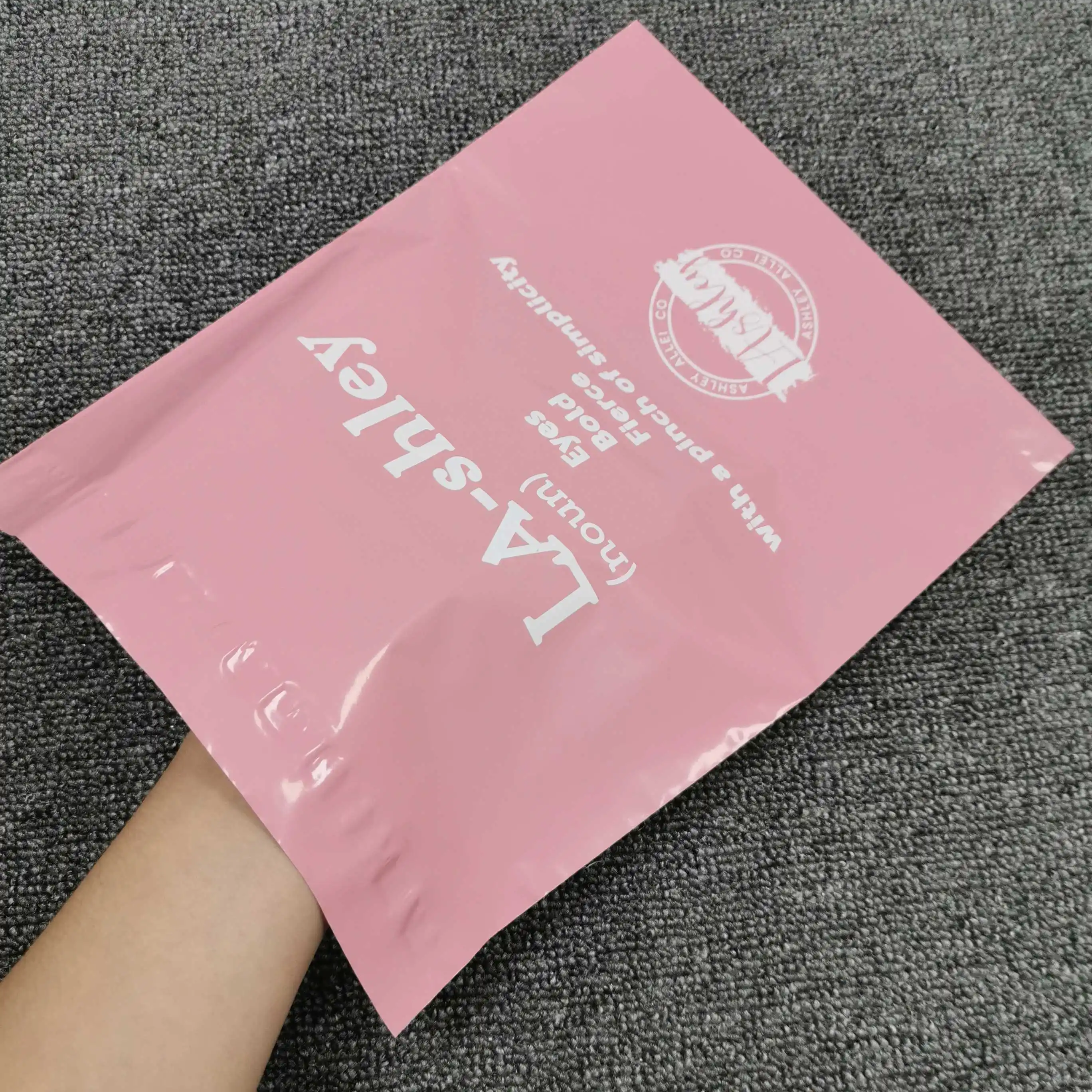 Самоклеящаяся розовая поли-переработанная Курьерская сумка для отправки посылки