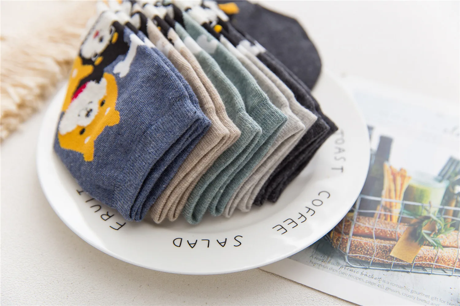 New European and American mixed color wholesale youth socks cartoon jacquard dog feather yarn female socks