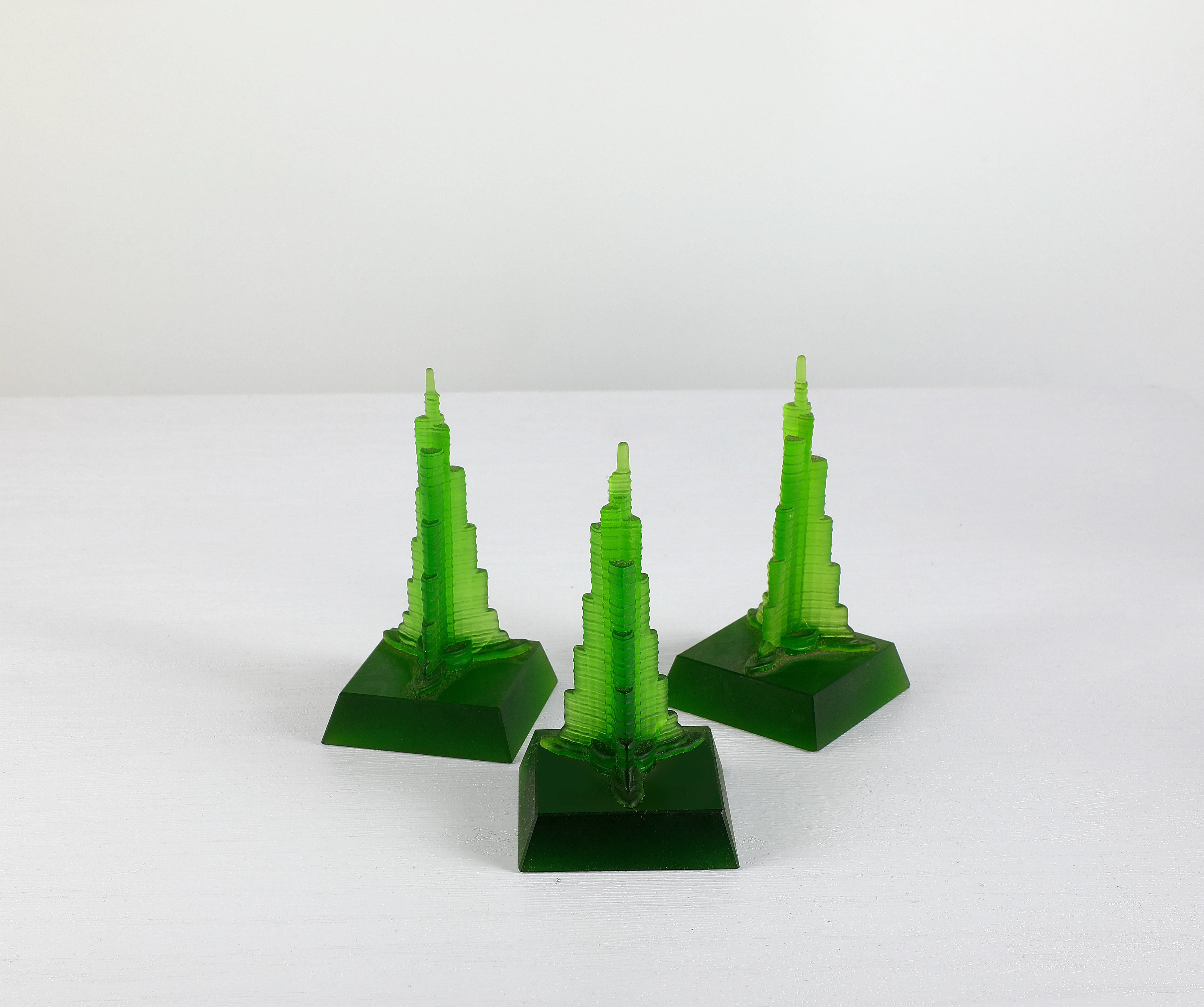 Best selling crystal liuli pujiang personality custom Support samples cheap glass liuli crafts