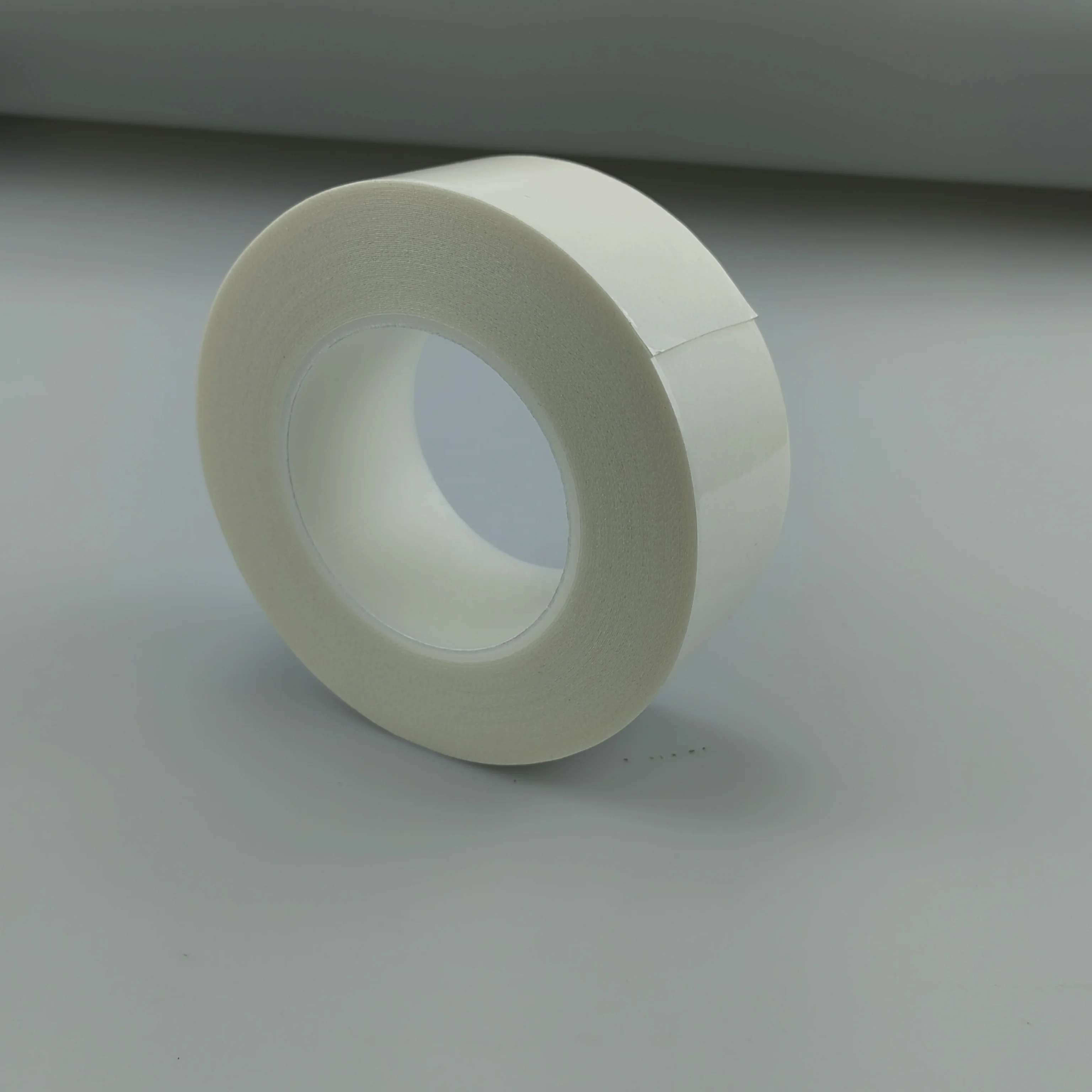 Медицинский белый цвет Нетканая лента односторонняя Двусторонняя для хирургической драпировки