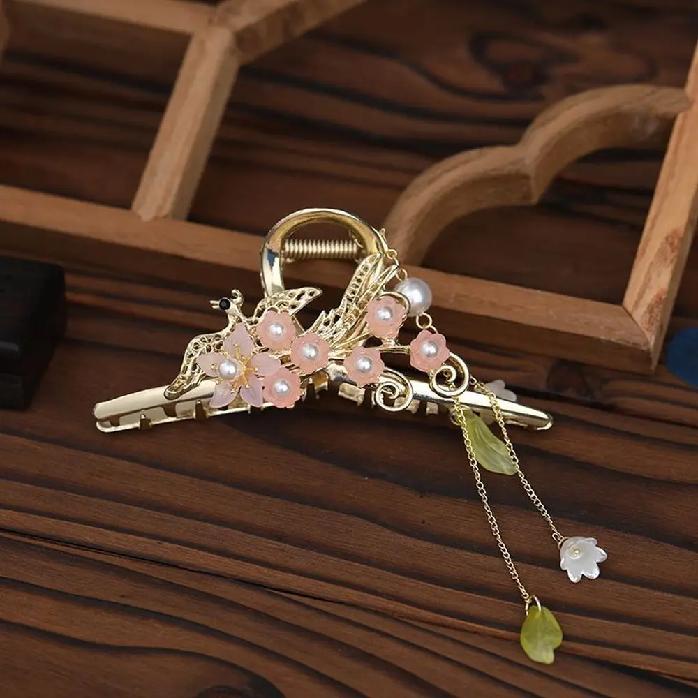 Ancient Wind Flowers Large Lily Of The Valley Grabbing Hair Clip Shark Clips Acrylic Flower Tassel Jewelry