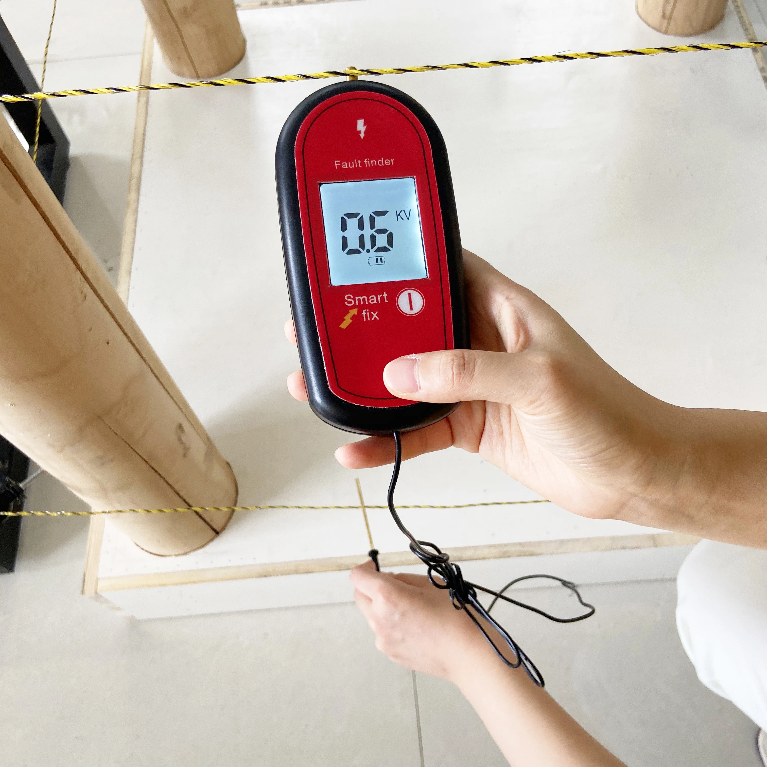 waterproof 15kv voltage electric Fence Fault Finder electric Digital fence tester with backlight