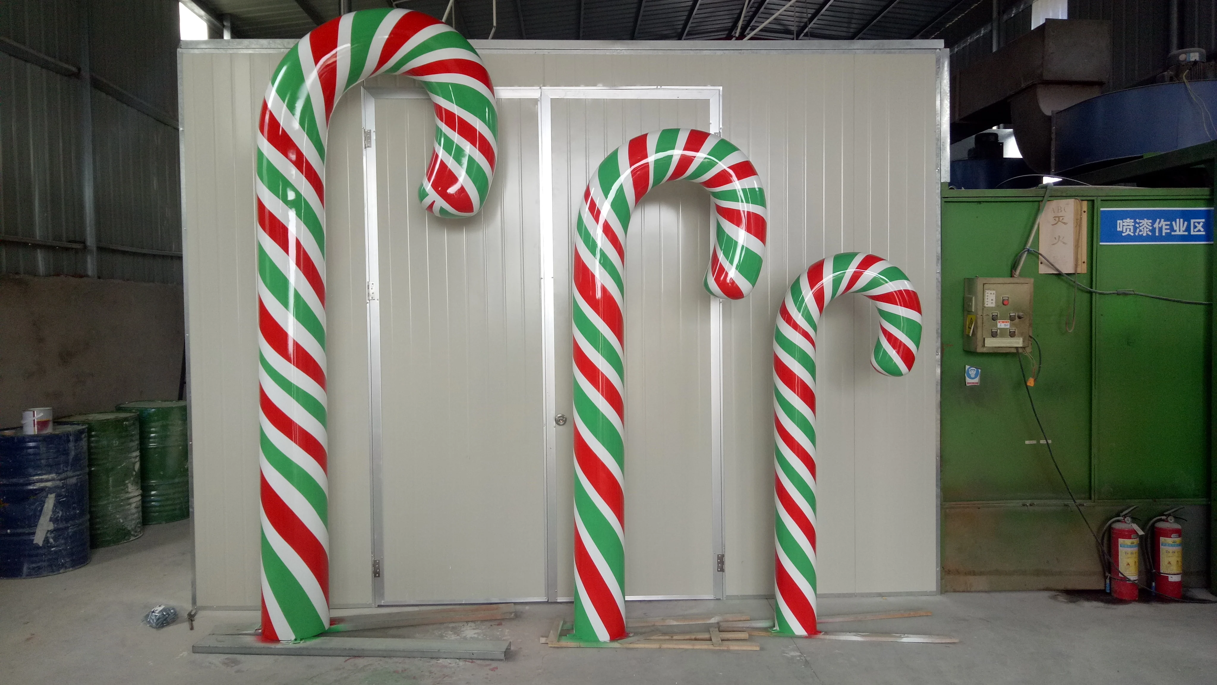 Custom Christmas Decoration Candy Cane Fiberglass Soldier Statue