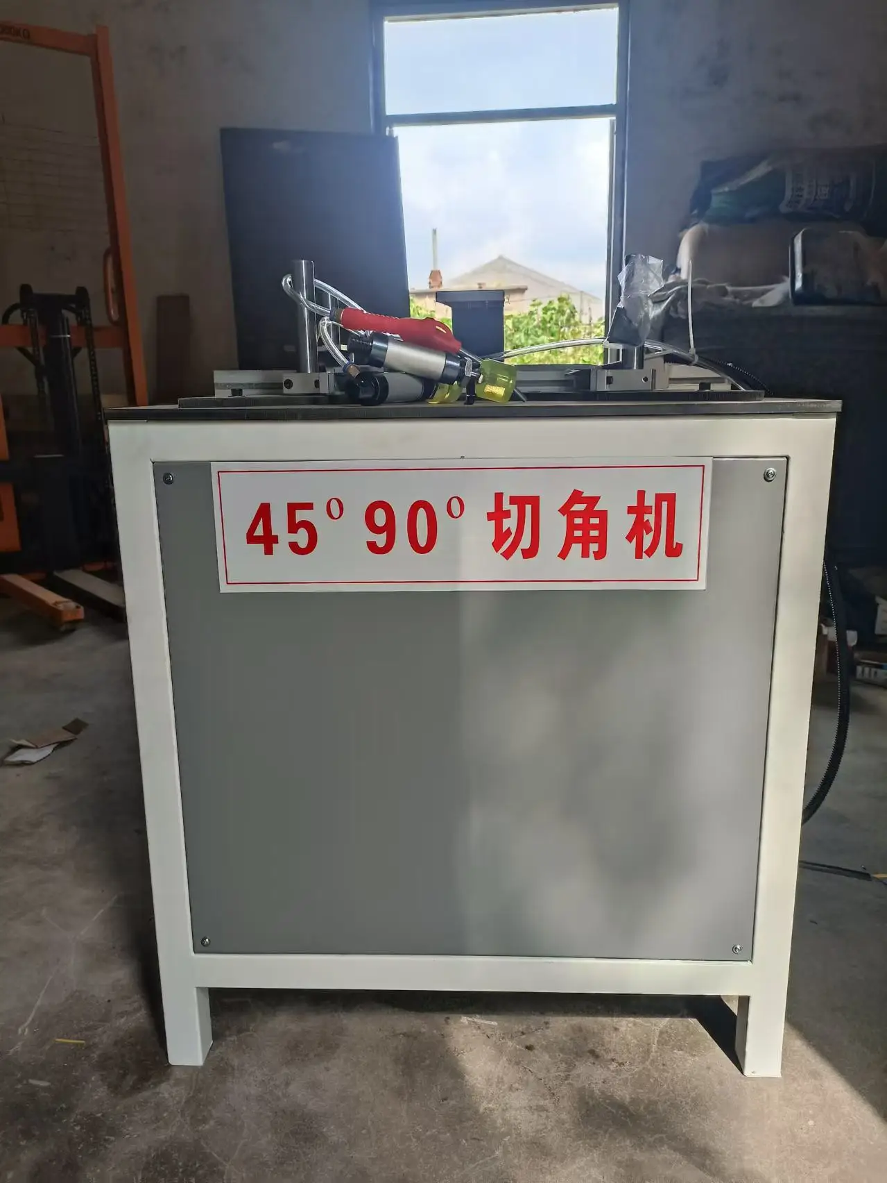 Automatic aluminium cutting machine 45 degree and 90 degree angle cutting machine aluminium cutter machine hot selling