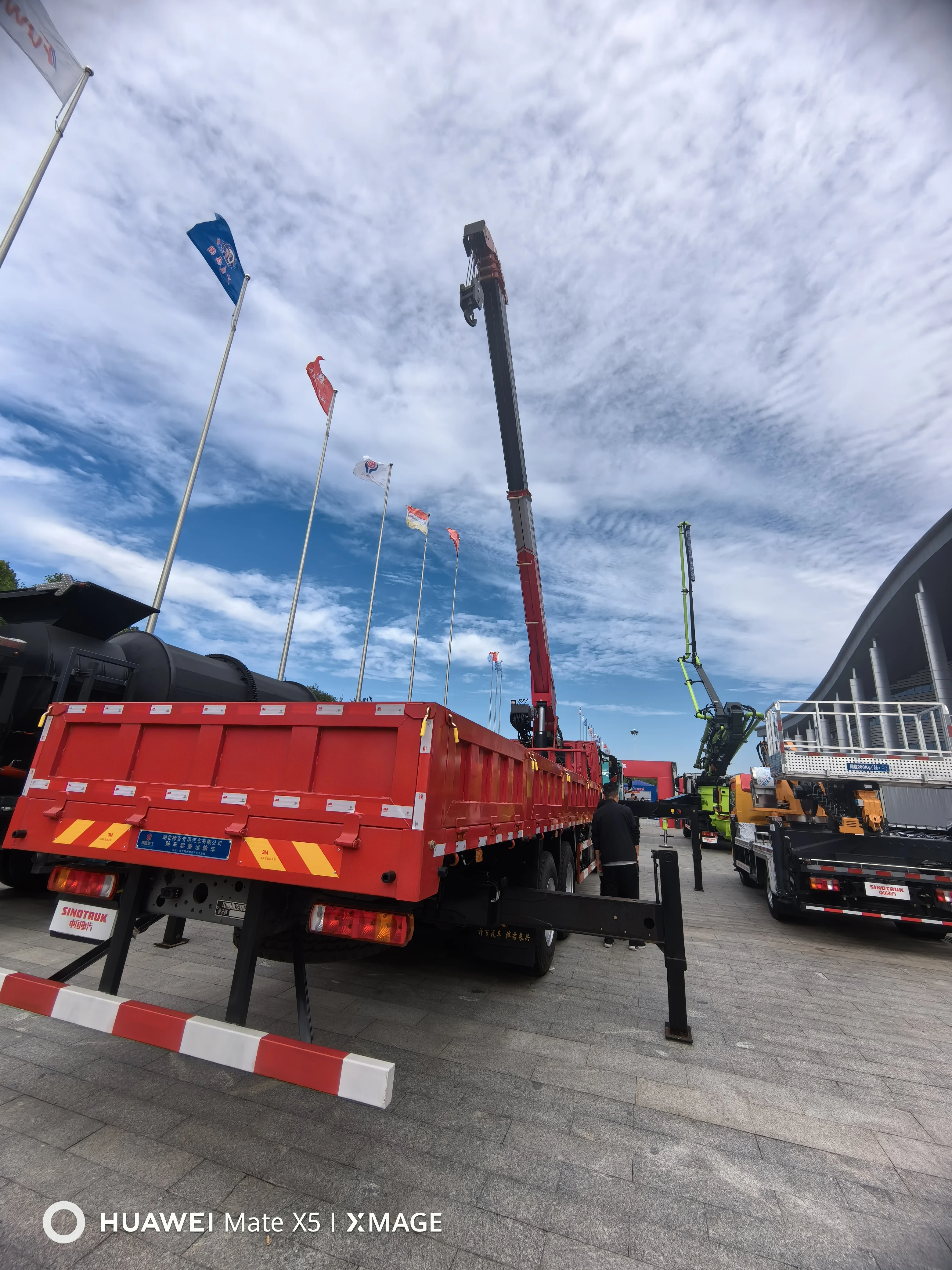 Crane with Hydraulic System and Remote Control System on Sale