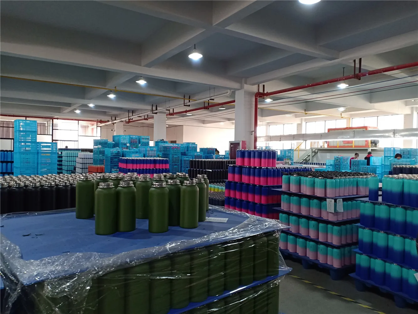 Available stocks Tumbler  Stainless Water Bottle Stay Hydrated and Enjoy LED Cup  Smart Thermos Bulk in tumbler