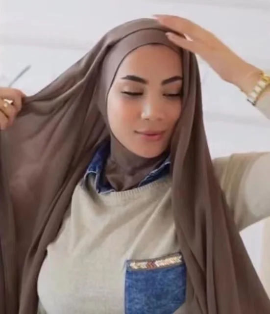 Модные мгновенные хиджабы от поставщика, полностью закрывающий хлопковый трикотажный головной убор, прикрепленный шифоновый хиджаб, готовый к носке шарф