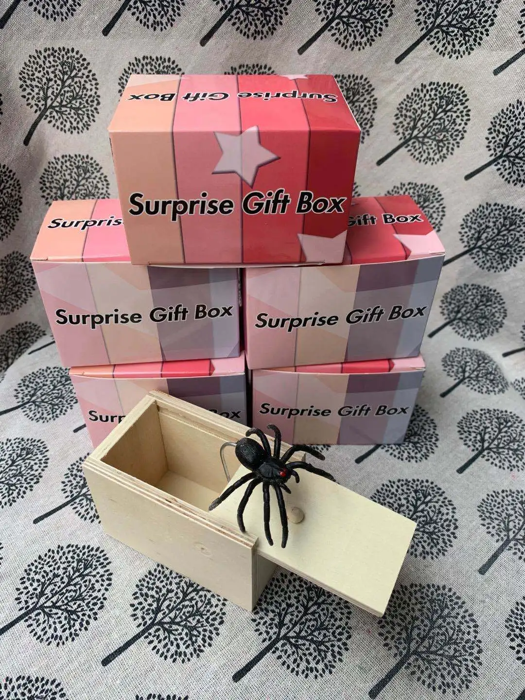 Tricky toys Funny wooden prank simulation spider scare box hidden in case play trick joke toys