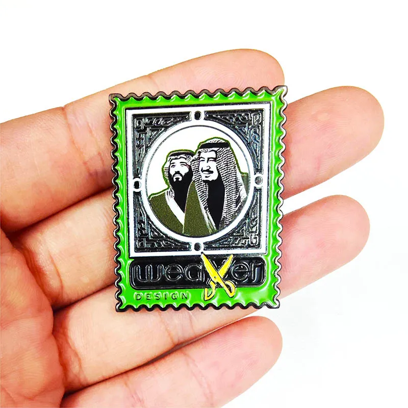 Customized Saudi Arabia King Prince Salman Souvenir Pin UAE Sheikh KSA Phone 3M Sticker Shiny Gold Flag Epoxy Lapel Pins Badge
