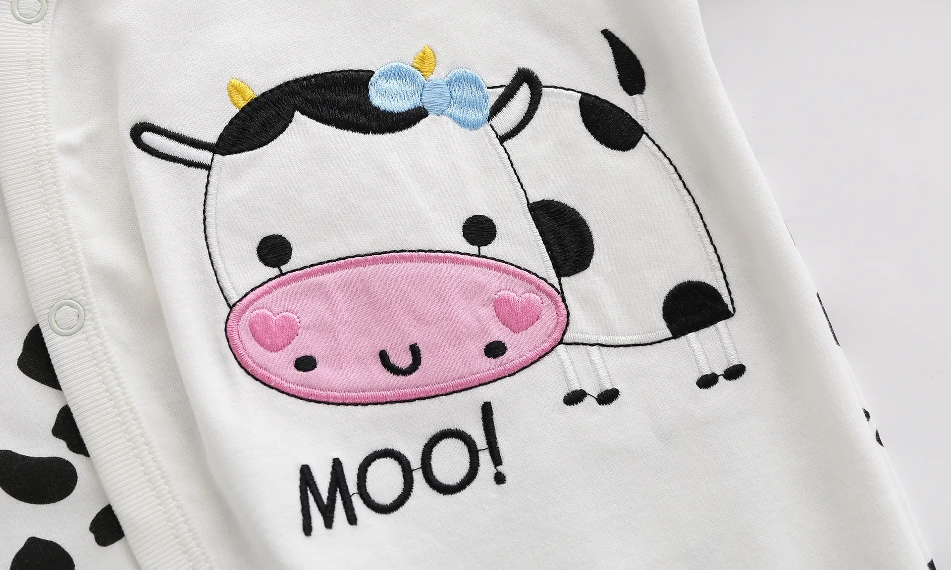 2024 Hot Sale Baby Clothes Set Cartoon Newborn Jumpsuit Long-Sleeved Slanted Open Button Love Cows Baby Rompers Wholesale