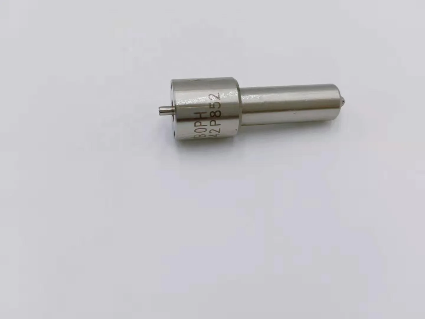 DLLA142P852 High Quality Diesel Fuel Injector Nozzle DLLA142P852 For Injector 095000-1211