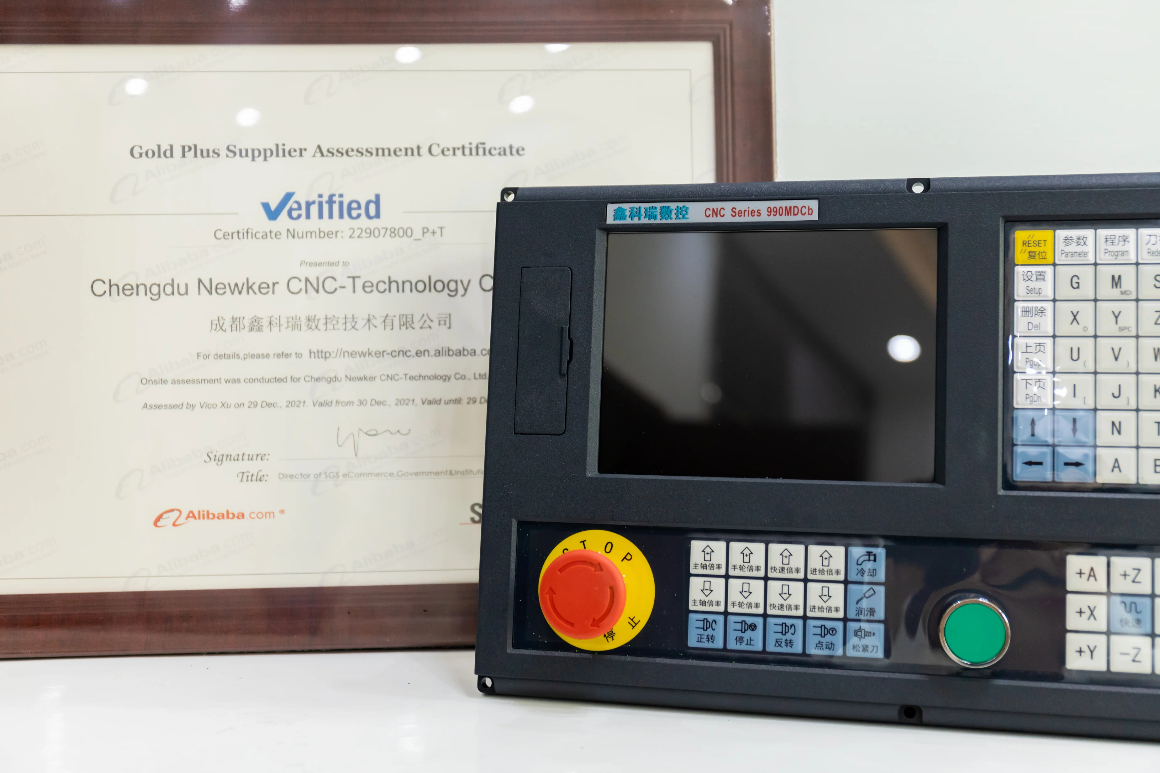 NEWKer pc based milling and lathe cnc controller retrofit cnc offline controller similar with fanuc controller