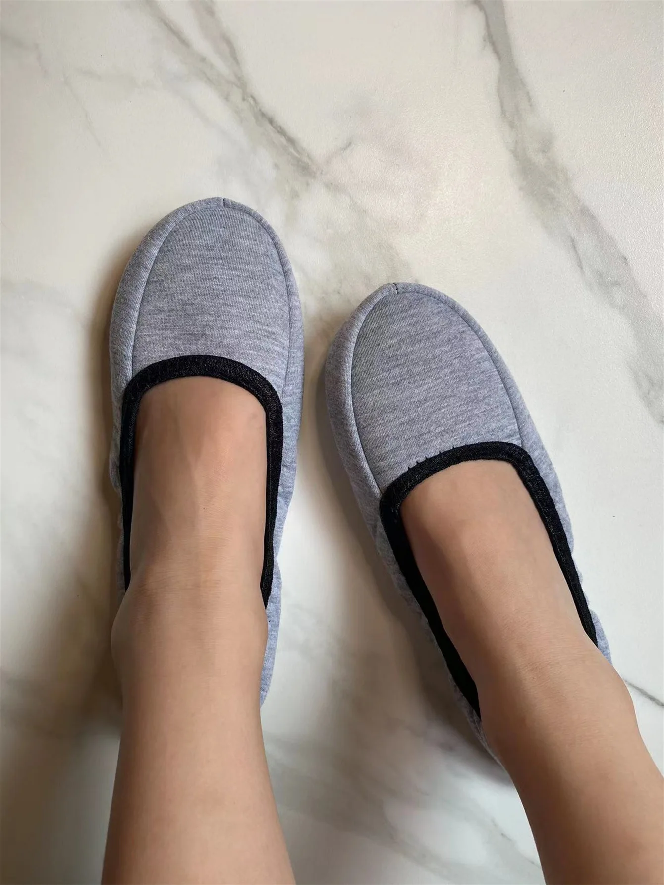 Portable Foldable Cotton Slippers Silent Indoor Travel Shoes for Men and Women for Winter Spring Packaged Closed Toe  Shoe