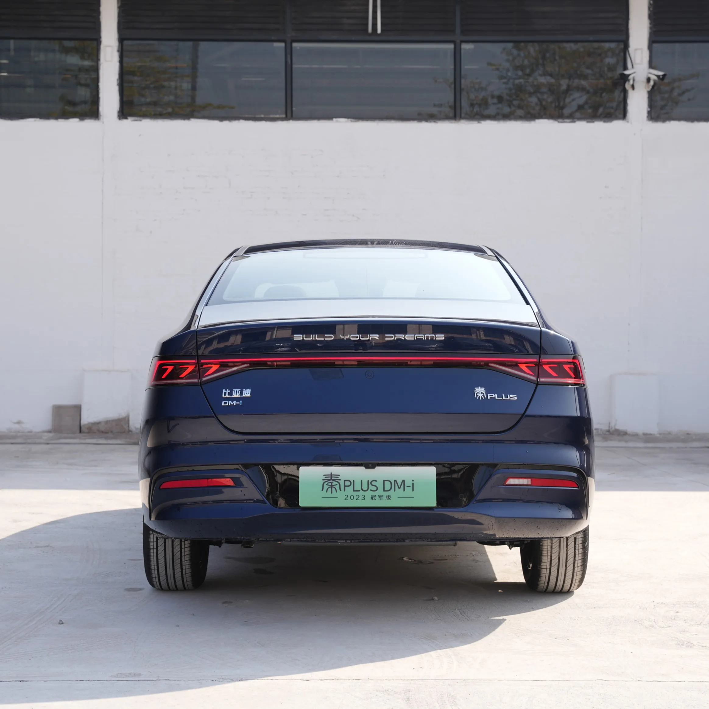 BYD Qin PLUS DMi Gloire PHEV Electric Sedan Budget-Friendly Hybrid Vehicle Automatic Gearbox Leather Seats R17 Tire Size ACC