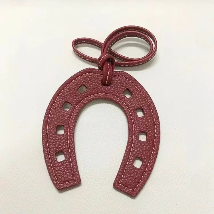 Factory custom creative gifts Leather horseshoe fashion bag hanging decoration U-shaped basket hanging key pendant  Purse Charm