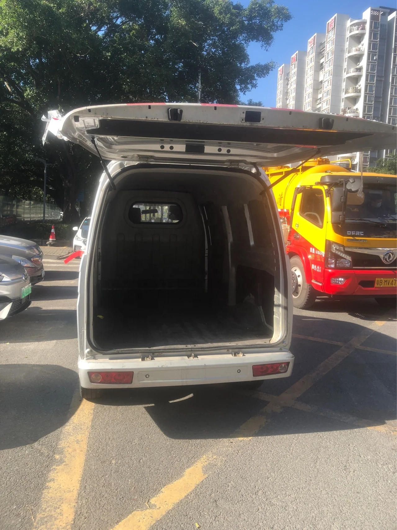 Chery Pure Electric Micro Cargo Truck Van Left Steering Single Euro 6 Mini Truck Single Row Seat Enclosed Special Offer New Used